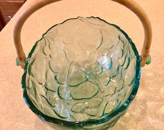 Indiana Glass Co. Green Fruit Embossed Oval Fruit Bowl Basket with Bamboo Rattan Moveable Handle, Vintage Green Glass Fruit Salad Bowl