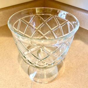 Lattice Indian Glass Trifle Bowl, Vintage Glass Centerpiece Pedestal Bowl, Footed Desert Bowl, Fruit Bowl, Clear Glass Gasebo Cookie Bowl