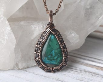 Collar de crisocola, colgante envuelto en alambre, joyería de cobre.