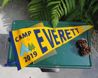 Personalisierte Camping Wimpelkette, Camp Dekor, Camping Geschenk, Wollfilz Flagge