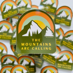 The Mountains are Calling Vinyl Aufkleber, Berg Aufkleber, Adventure Aufkleber, wasserdichter Aufkleber, Cracker Geschenkideen