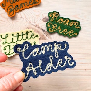 Patch personalizado com ponto corrente | Patch bordado à mão personalizado | Texto em 2 linhas