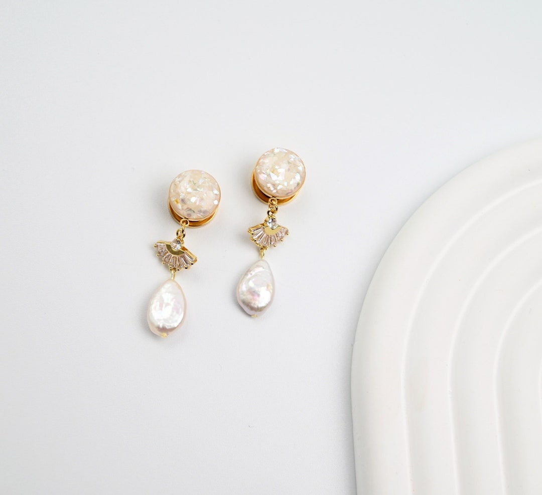 White Crushed Shell Screw on Ear Gauges With Zircon Fan Hanger and ...