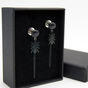 Black Spider Plugs /8g ,6g ,4g ,2g ,0g ,00g ,1/2, 9/16 , 5/8 ,11/16 ,3/4 ,1 inch Men Chain Gauges