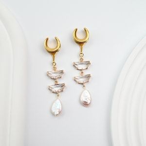 Stunning Ear Saddle with Zircon Crystal and Freshwater Pearl Drop, Wedding Ear Plugs ,Ear Gauges for Prom (2g-30mm)