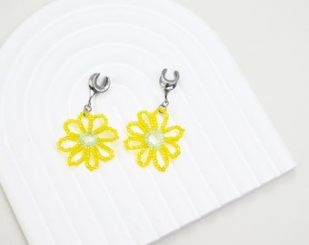 Pendientes colgantes con cuentas de margaritas de colores, dilatadores/tapones para orejas, ideales para usar en vacaciones (2g-30 mm).