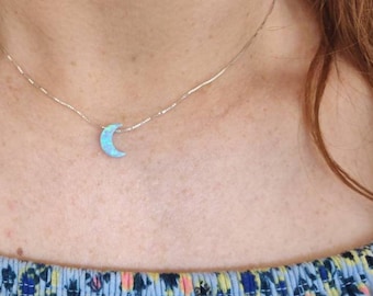 Collar de ópalo azul luna Delicado colgante de plata de ley Entrega gratuita en el Reino Unido + Caja de regalo + Bolsa de regalo