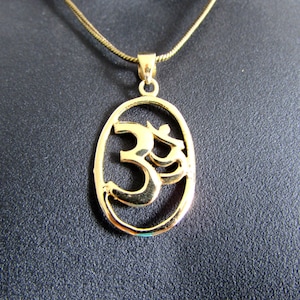 Om Ohm Aum Oval Pendant Necklace Handmade Yogi Yoga Boho Jewelry Free UK delivery BP3 image 1