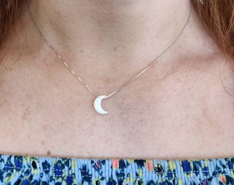 Collar de ópalo blanco lunar con delicado colgante de plata de ley. Envío gratuito en el Reino Unido + Caja de regalo + Bolsa de regalo