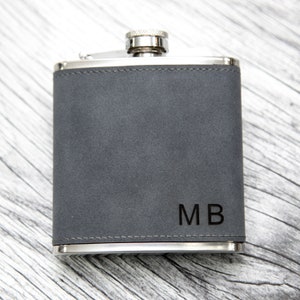 Herren personalisierte Flasche - Groomsmen Geschenk - PU-Leder / Wildleder Flachmann graviert