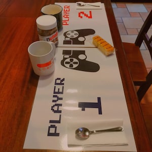 Coppia di tovagliette per colazione - idea regalo coppia nerd - retro gaming - Player 1 & Player 2