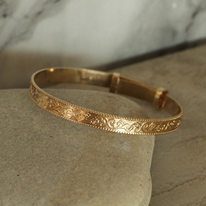 9ct rolled gold swirl child's bangle - kid's gold bangle - floral bracelet - adjustable bangle for children - BX-9016-A9