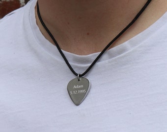 Personalisierter Gitarrenplektrum-Stahlanhänger – personalisierte Herrenhalskette – individueller Schmuck – anlaufgeschützter gravierter Anhänger – Papa-Geschenk