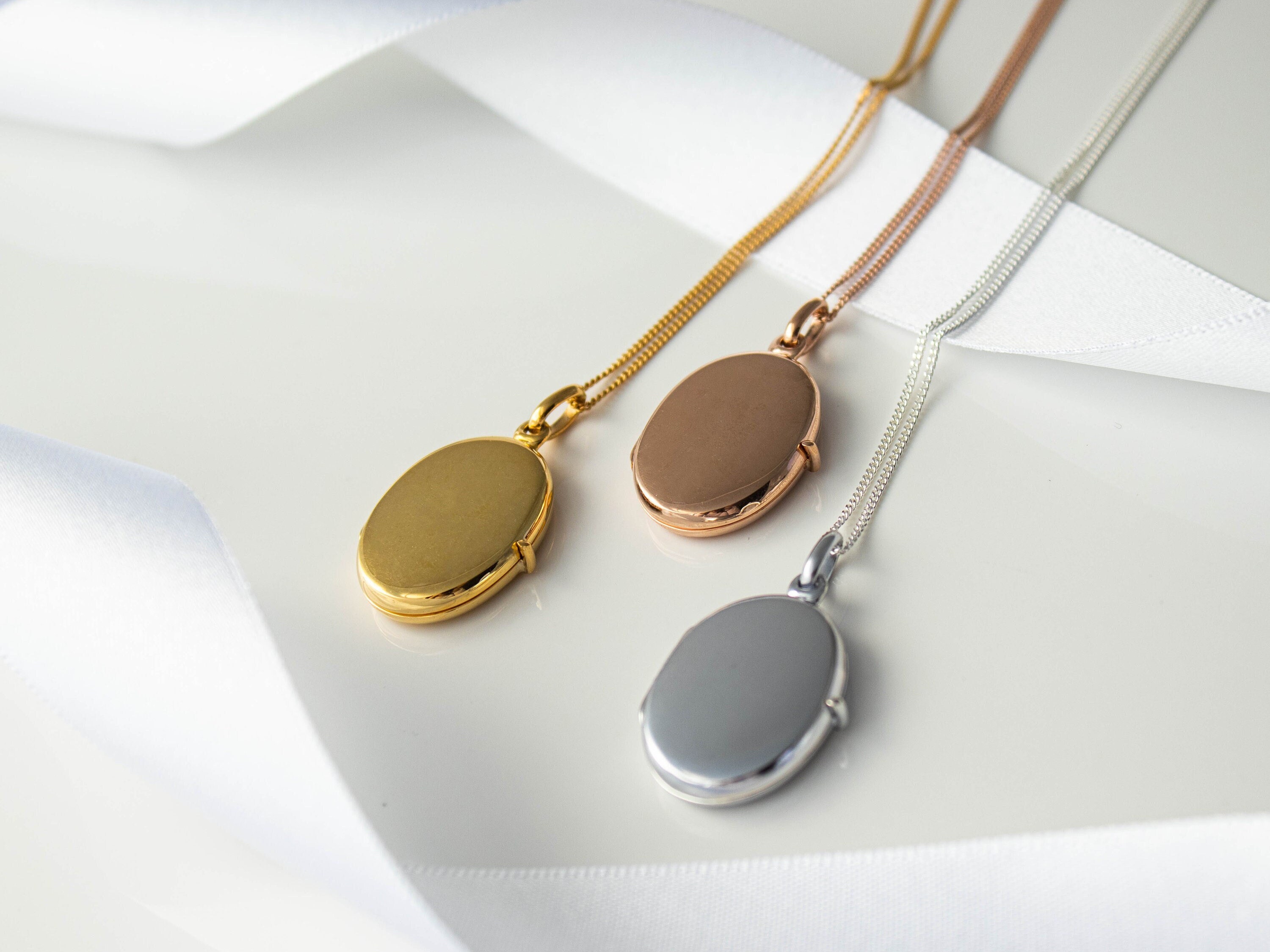 Beautiful outlet locket designs