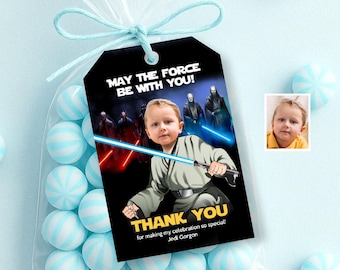 Etiquetas de agradecimiento y recuerdo de Star Wars Jedi con el cumpleañero como protagonista. 013TY