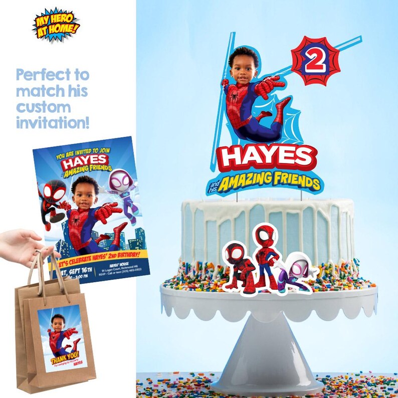 K&ouml;nnte beinhalten: Ein blauer und roter Geburtstagskuchen mit einem Spiderman-Topper. Der Kuchen ist mit bunten Streuseln verziert und der Topper sagt "Hayes and Amazing Friends".