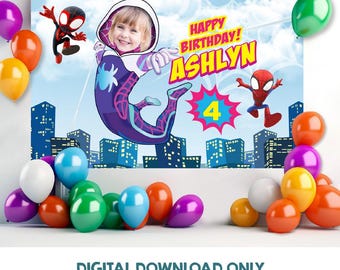 Banner de Gwen Stacy con la cumpleañera como protagonista, fondo de Spider-Man con foto. 2039BB