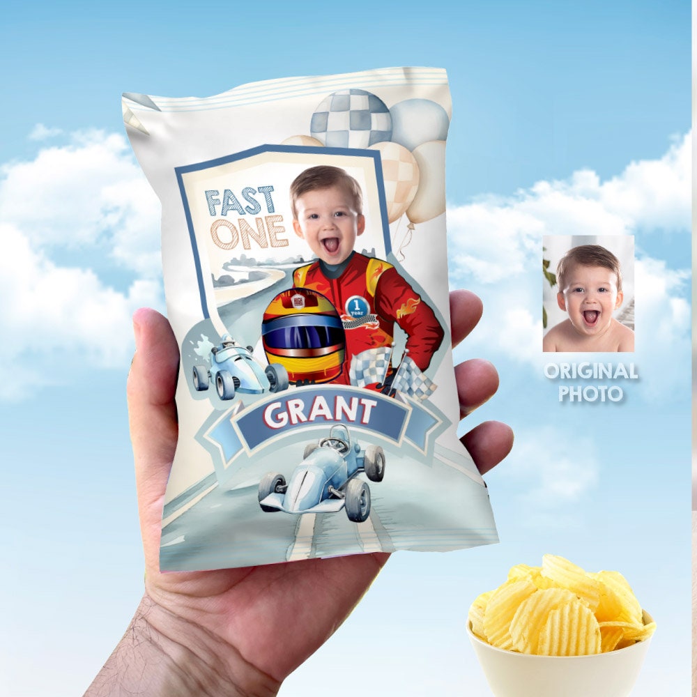 Sacchetto Del Regalo Con La Carta Velina Ed Il Nastro Immagine Stock