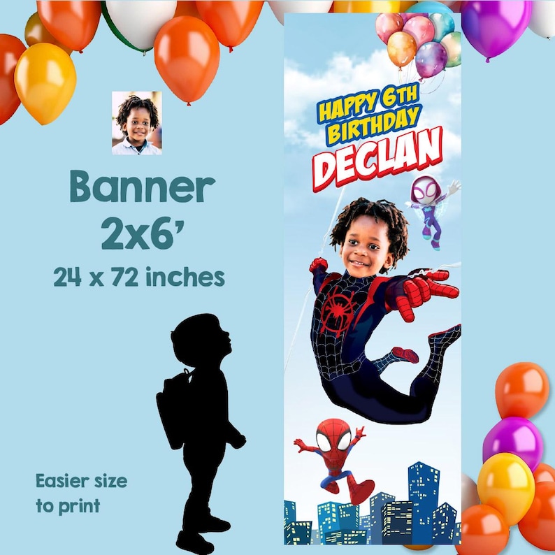 K&ouml;nnte beinhalten: Ein vertikales Geburtstagsbanner von 61 mal 183 cm mit einem Kind in einem schwarz-roten Spinnenkost&uuml;m, dem Text Happy 6th Birthday Declan, einer Stadtsilhouette, schwebenden Luftballons und einem kleinen Portr&auml;t des Kindes.
