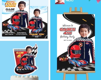 Puede incluir: Un conjunto de decoraciones para fiestas de cumpleaños con temática de carreras. Incluye invitaciones, un adorno para pastel y un letrero de bienvenida. Los diseños presentan a un niño con un traje de carreras, coches de carreras y el texto "GABE'S 4TH Birthday Party".