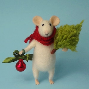 Needle Felted mouse , Christmas mouse , Mouse with a Christmas tree , Christmas Decoration , Art Doll , Waldorf animal , Eco-friendly