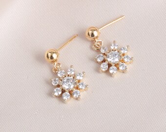 Gold Tiny Crystal Flower Post Earring, Wedding Jewelry, Minimalist Wedding Earring Gift, Dainty Wedding Stud Earring, Flower Girl Earrings