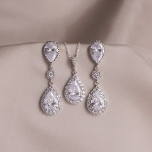 Silver Dangle Wedding Earrings, Wedding Jewelry for Brides, Crystal Dangle Bride Earrings, Crystal Dangle Earrings, Wedding Jewelry Gift