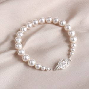 Pearl Jewelry, White Pearl Silver Bracelet, Wedding Jewelry Gift, Bride Jewelry, Bridal Party Gift, Bridesmaids White Jewelry, Brides Gift