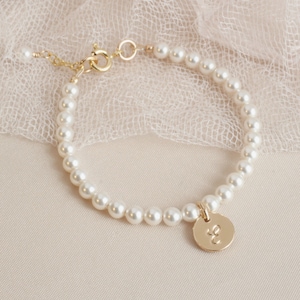 Flower Girl Initial Bracelet Gift, White Pearl Flower Girl Bracelet, Bride&#39;s Girl Gift, Pearl Gold Flower Girl Bracelet, Flower Girl Gift