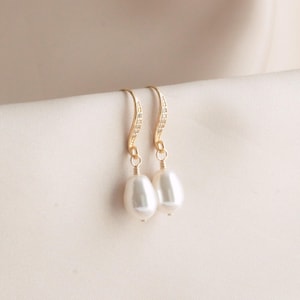 Wedding Jewelry for Brides, Pear Pearl Drop Gold Earrings, Wedding Dangle Earrings, Bridal Party Jewelry Gift, Bridesmaids, Bride&#39;s Gift