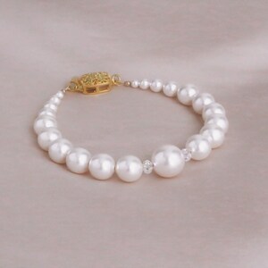 Pearl Jewelry, White Pearl and Gold Bracelet, Wedding Jewelry Gift, Bride Jewelry, Bridal Party Gift, Bridesmaids White Jewelry, Brides Gift