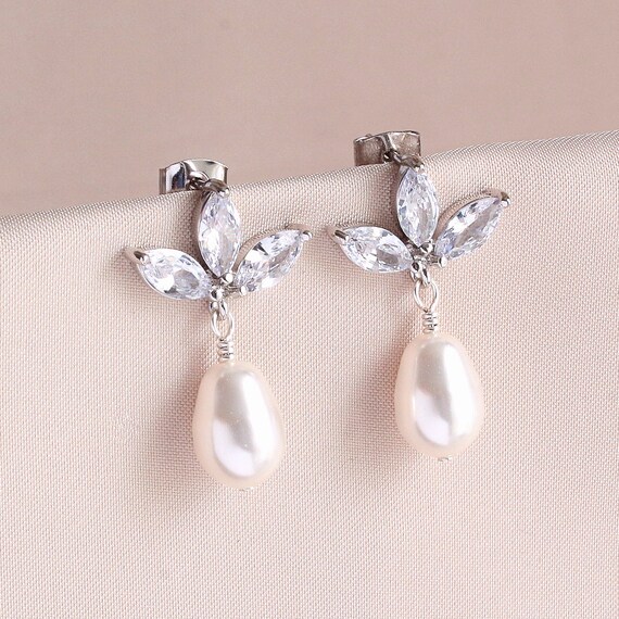 Pair of 3 CZ Gem Leaf Earrings Pair of 3 CZ Gem Leaf Earrings