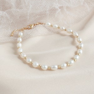 Gold Bead & Freshwater Pearl Bracelet, Pearl Wedding Jewelry, Bridesmaid Gift, Bridal Party Gift, Bride Gift Freshwater Pearl Jewelry Gift