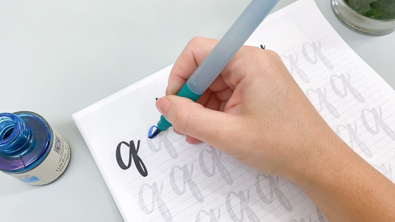 Brush Lettering Praxis Arbeitsblätter moderne Kalligraphie Tombow Brush Anfänger Lettering Arbeitsbuch Brush Lettering lernen Anleitung TwoEasels Bild 6