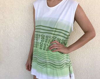 90 年代ヴィンテージ タンクトップ // マッスル シャツ // トップス // シェイプ ライン // 幾何学プリント // 奇抜なパターン // ファンキー // ビーチ サマー // ホワイト グリーン 90 年代キッズ