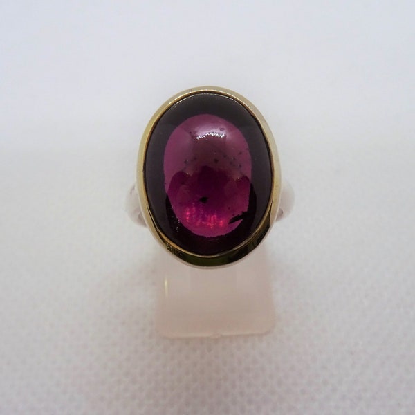 Statement ring garnet cabochon oval in 925 sterling silver with 585 yellow gold setting, handmade, unique piece