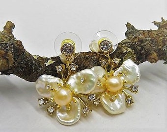 Earrings Flowers Freshwater cultured pearls white zirconium gold plated