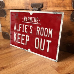 Personalised Metal Bedroom Keep Out Sign Wall Door Signage Office Warning Sign Vintage Retro Tin Plaque Waterproof A4 Aluminium 200x305mm