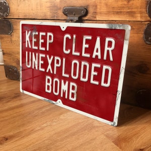 Man Cave Metall Schild Gefahr Nicht explodierte Bombe WW2 Militär Air Force Historische Flugplatz Beschilderung Wand Tür Schild Geschenke für Ihn Geburtstagsgeschenk