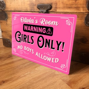 Personalisierte Mädchen nur Schlafzimmer Rosa Metallschild Bett Zimmertür Tochter Namensschild Plakette, Keine Jungen erlaubt Kein Eintrag Warnung 200 mm x 305 mm