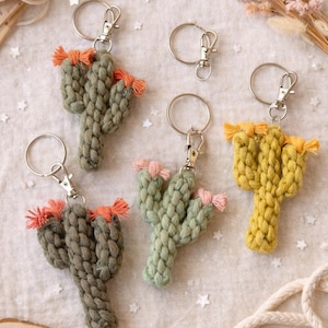 Chaveiro de cacto em macramê | Pingente boho para bolsa em algodão reciclado
