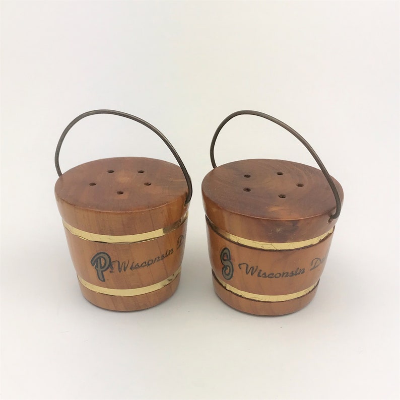 Danish Modern- Instant Collection Wisconsin Souvenirs Wooden Water Buckets 1960/'s Kitsch 2 Vintage Wooden Salt /& Pepper Shaker Sets