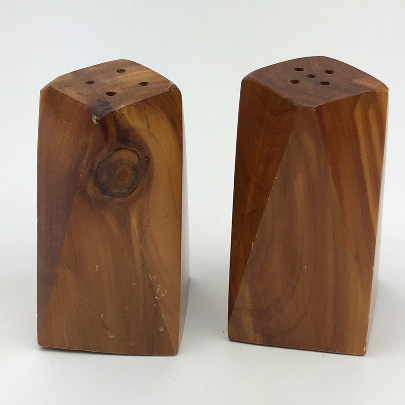 Danish Modern- Instant Collection Wisconsin Souvenirs Wooden Water Buckets 1960/'s Kitsch 2 Vintage Wooden Salt /& Pepper Shaker Sets