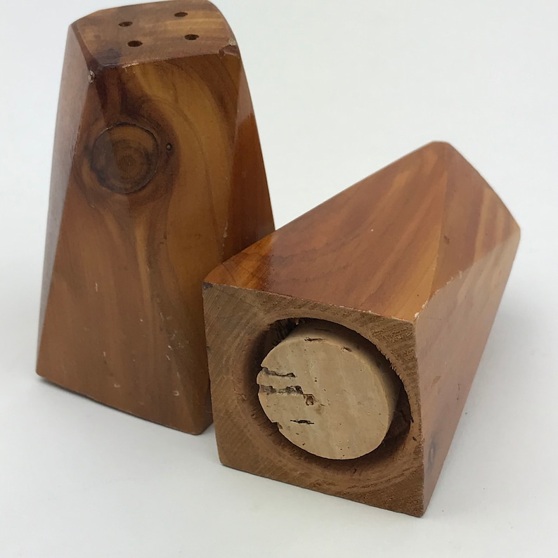 Danish Modern- Instant Collection Wisconsin Souvenirs Wooden Water Buckets 1960/'s Kitsch 2 Vintage Wooden Salt /& Pepper Shaker Sets