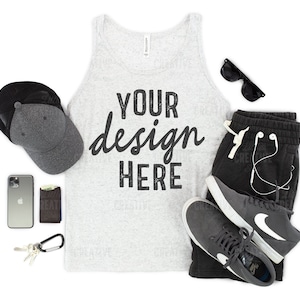 MOCKUP - Bella & Canvas White Fleck Triblend 3480 Tank Top Printful Printify Herren T-Shirt, Jogger, Schuhe, Earpods, Sonnenbrille Flat Lay
