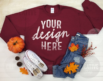 MAQUETTE - Pull marron Gildan 18000 G180 Sweatshirt citrouille automne Jeans automne éléments, maquette à plat sur fond blanc