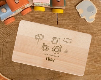 Planche de petit-déjeuner planche en bois enfants bébé cadeau gravure personnalisée avec nom tracteur ferme