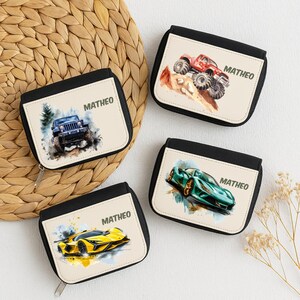 Personalisierter Kinder Geldbeutel mit Namen und Auto Motiv wie Rennauto Monstertruck oder Geländewagen ideal für Jungen und Vorschulkinder