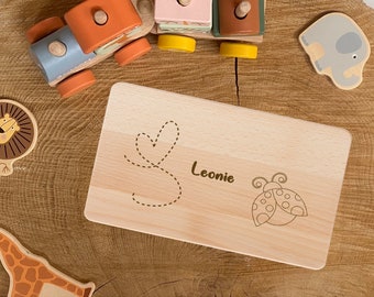 Planche de petit-déjeuner en bois pour enfants, cadeau pour bébé, gravure personnalisée avec le nom de la ferme des coccinelles