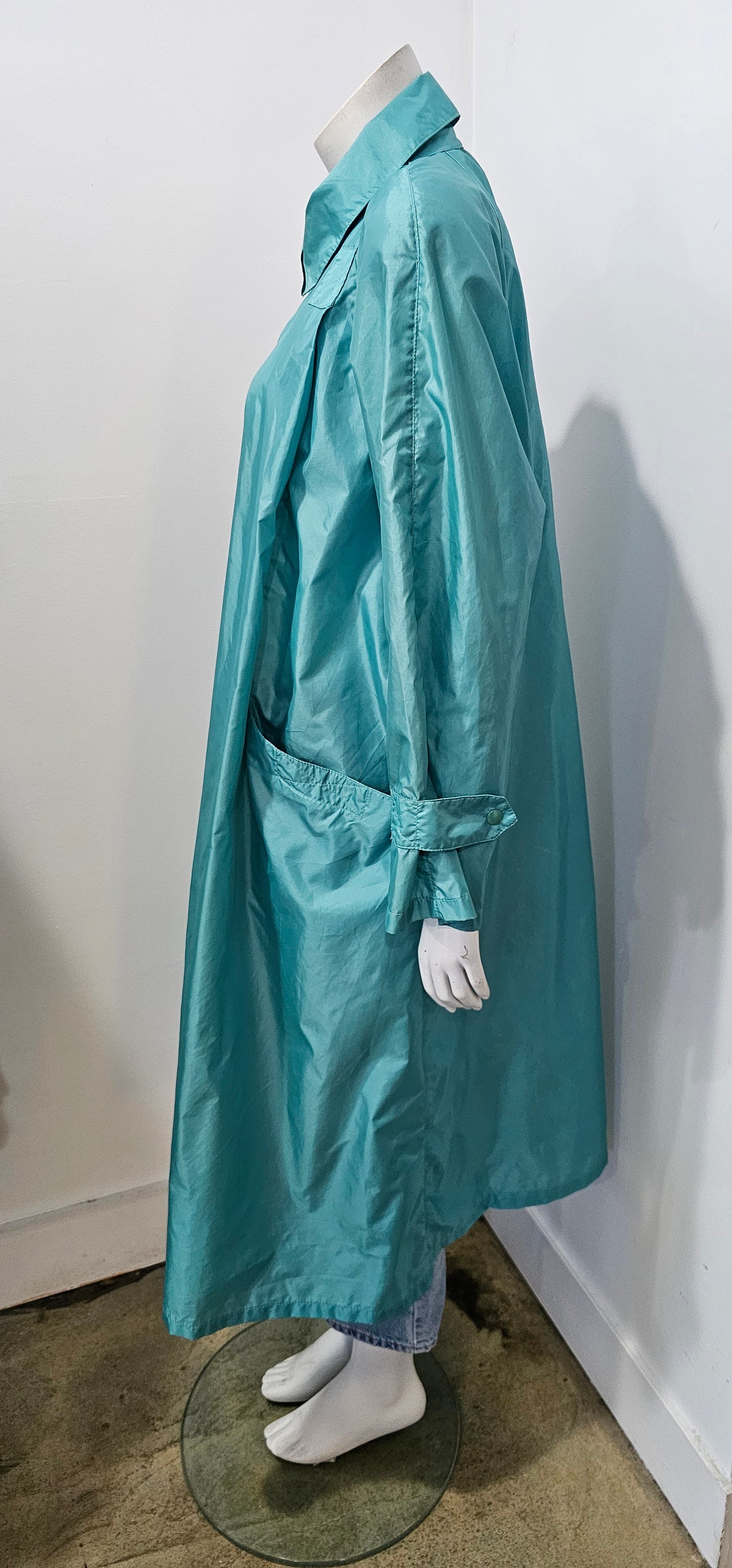Vintage 60s Aqua Color Nylon Windbreaker Duster Swing Coat Vintage 60s Aqua Color Nylon Windbreaker Duster Swing Coat